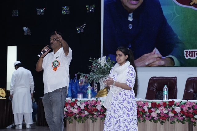 Another alt text